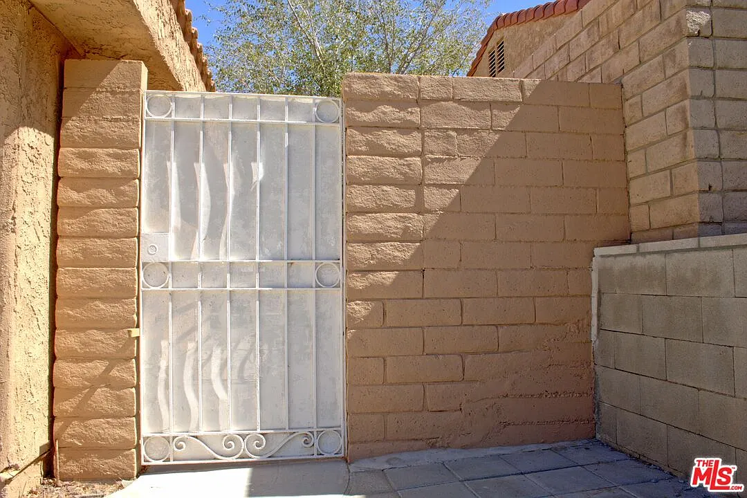 3 bed, 2.0 bath, 1772 sqft, $3,700 — Photo 4