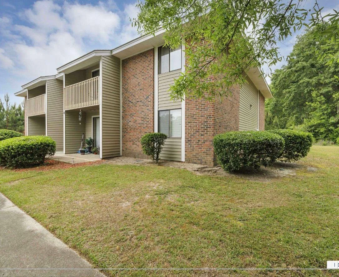 2 bed, 1.0 bath, 720 sqft, $900 — Photo 3