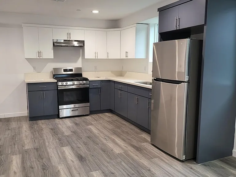 10116 S Broadway — Photo 4