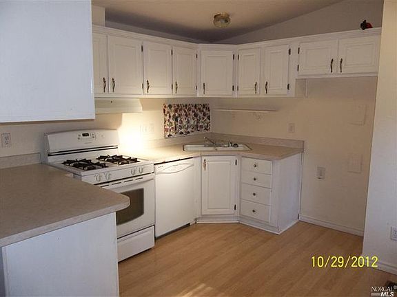 4th image of 33 Vista Cir