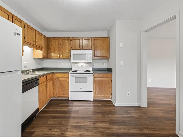 Waters Edge Drive-1851 (x4) — Photo 11