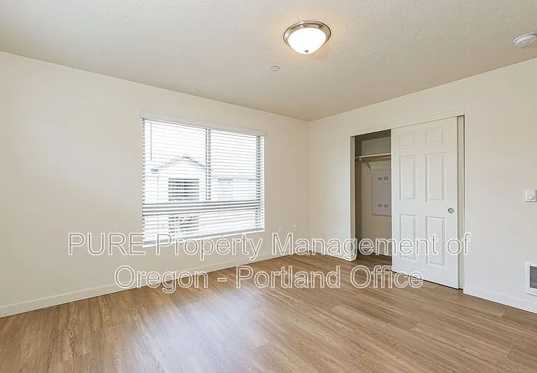 Halsey Crossing Apartments — Photo 24