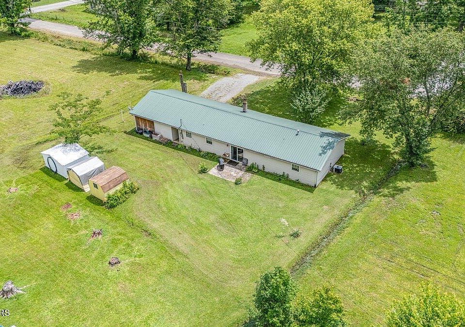 1st image of 225 Spring St