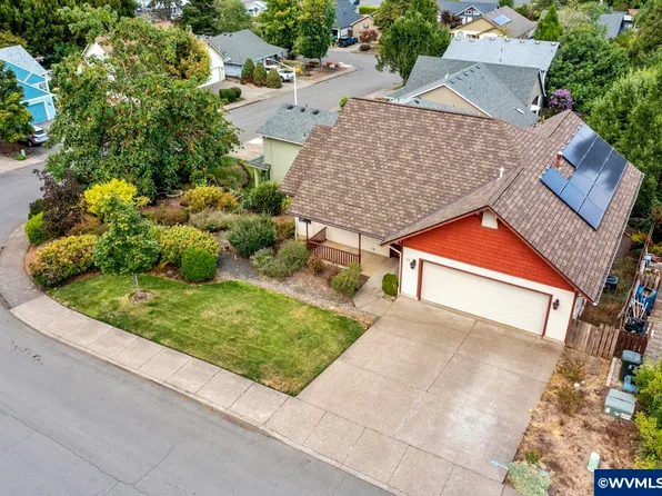 80 Sweden Cir, Silverton, OR 97381