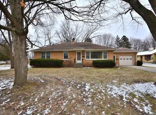 629 Elizabeth St, Oconomowoc, WI 53066