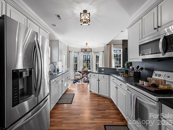 5th image of 7554 Sedgebrook Dr W