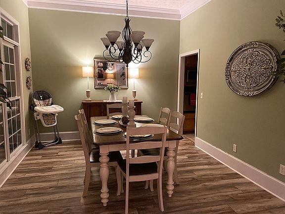 3rd image of 200 Lee Road 593