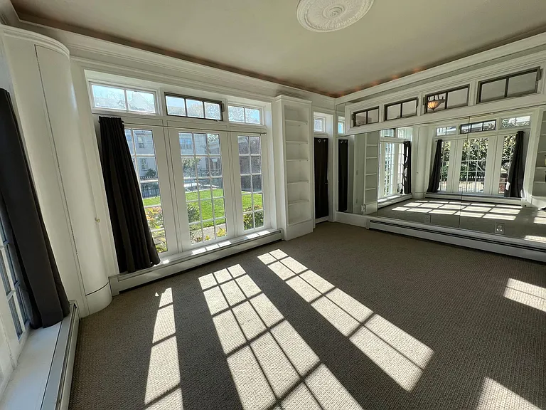 375 Lloyd Ave #1B — Photo 5