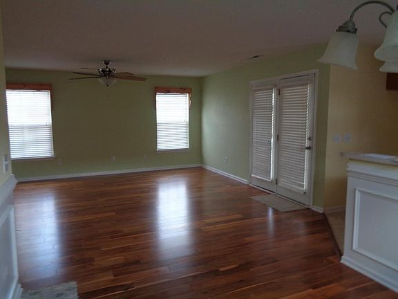 3rd image of 212 Savannah River Dr
