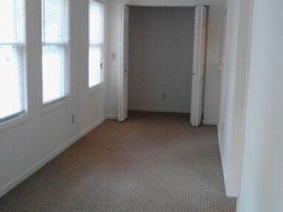 2nd image of 1425 Lyons Ave