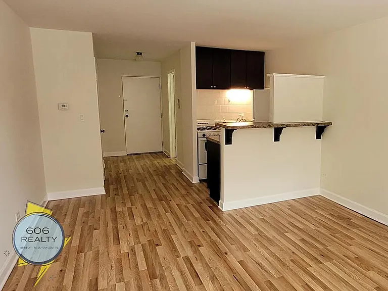 1039 College - apartments and offices for rent — Photo 24