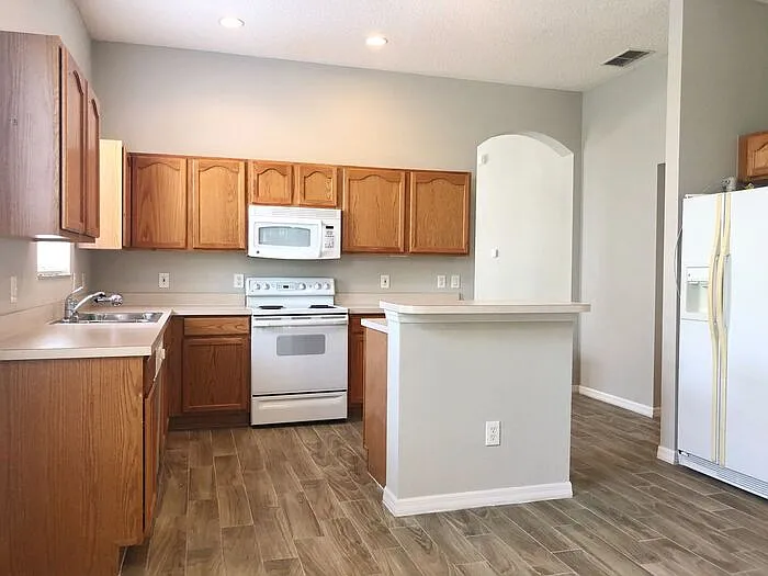 590 Horseman Dr — Photo 6