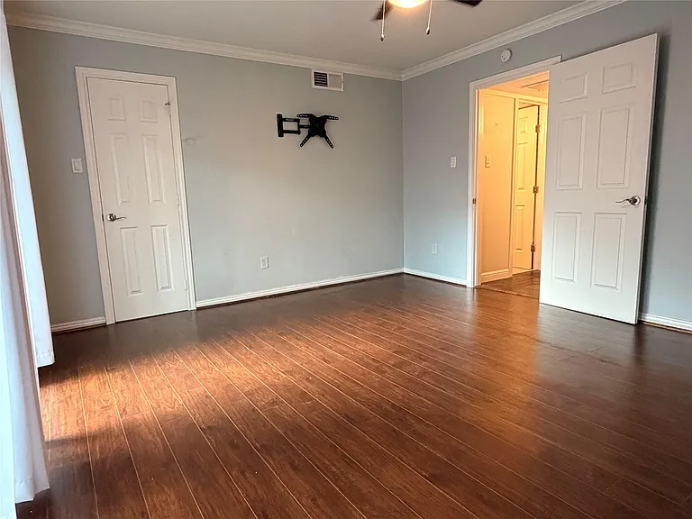 537 N Post Oak Ln #537 — Photo 11