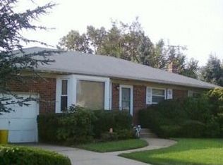 302 Birchwood Park Dr, Jericho, NY 11753