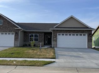 7145 Remington Villa Dr, Maryville, IL 62062