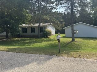 E2427 Holmes Rd, Waupaca, WI 54981