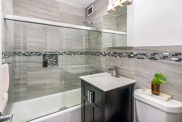 Rented by PocketBroker Inc | media 9