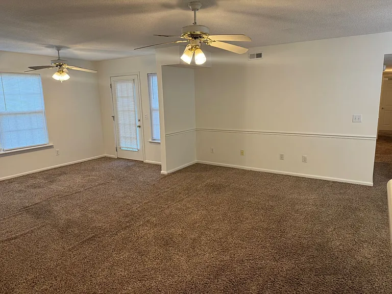 527 Third Loop Rd #D — Photo 3