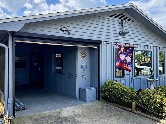 5th image of 8419 Surf Dr