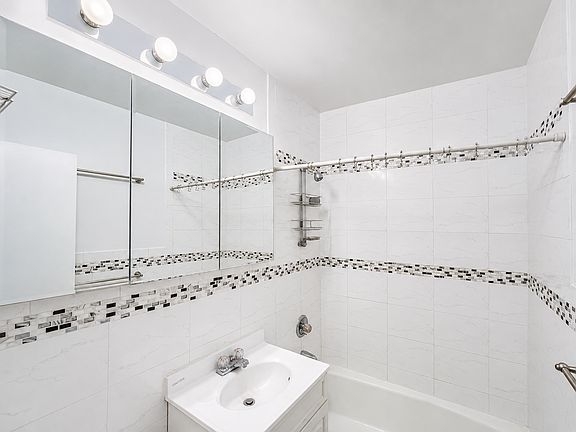 5th image of 111 3rd Ave APT 17F