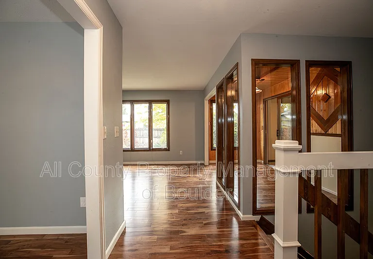 470 W Sutton Cir — Photo 8