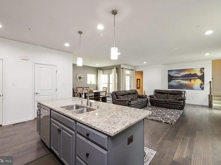 5861 Oakdale Village Rd — Photo 6
