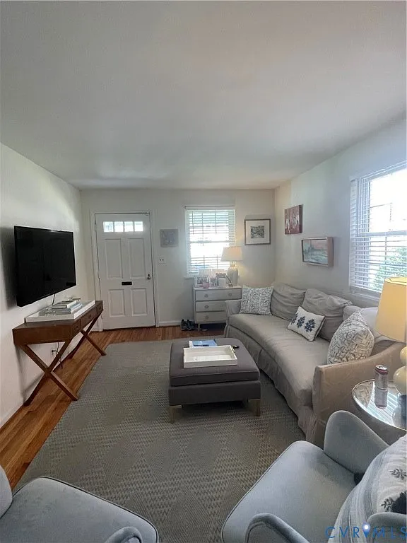 3 bed, 2.0 bath, 1497 sqft, $3,200 — Photo 3