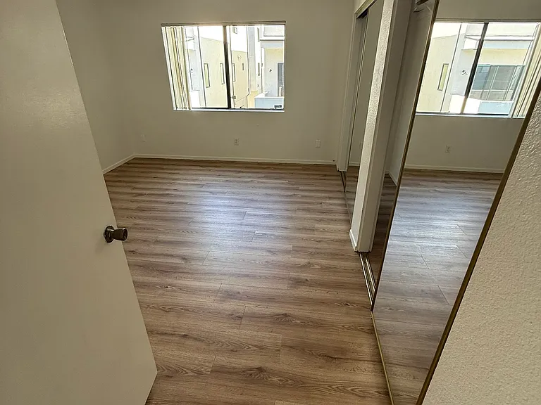 11312 Morrison St #11 — Photo 7