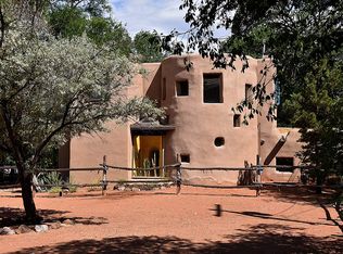 2 Los Gatos Ln, Santa Fe, NM 87507