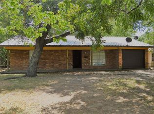 824 E James St, Wills Point, TX 75169