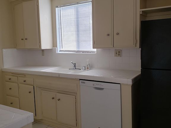 4th image of 935 N Alfred St