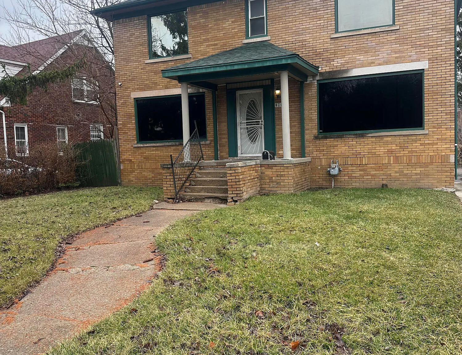 5 bed, 4.0 bath, 2304 sqft, $900 — Photo 1