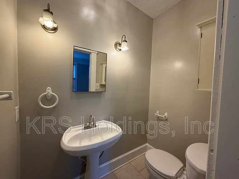 1110 Park Ave — Photo 5