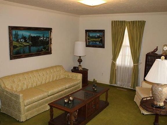 3rd image of 413 Forest Dr