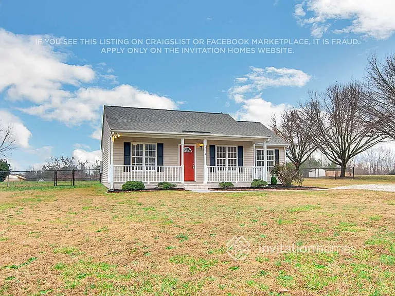 114 Hunter Ln — Photo 2