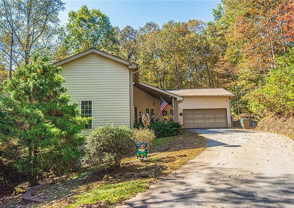 1st image of 136 Deerfield Dr