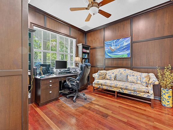 3rd image of 400 NE 8th Avenue
