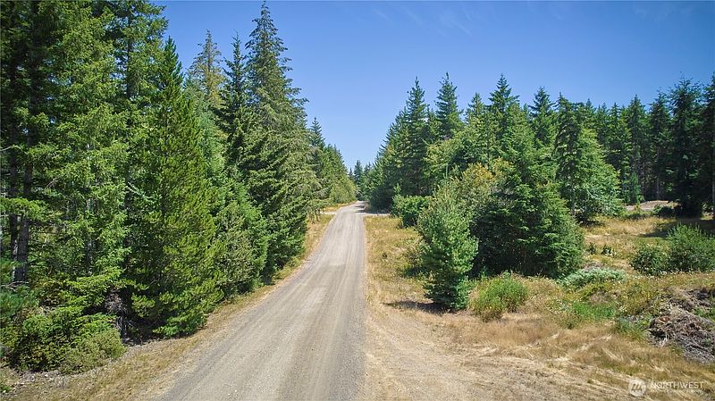 4th image of 500 E Morris Creek Drive