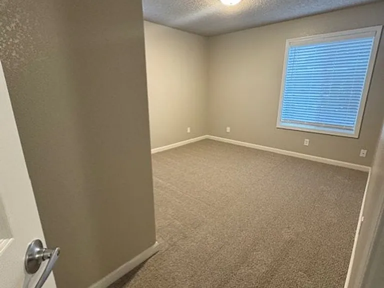 River Run Apartments — Photo 25