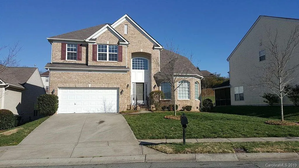 5 bed, 3.5 bath, 2909 sqft, $2,999 — Photo 1
