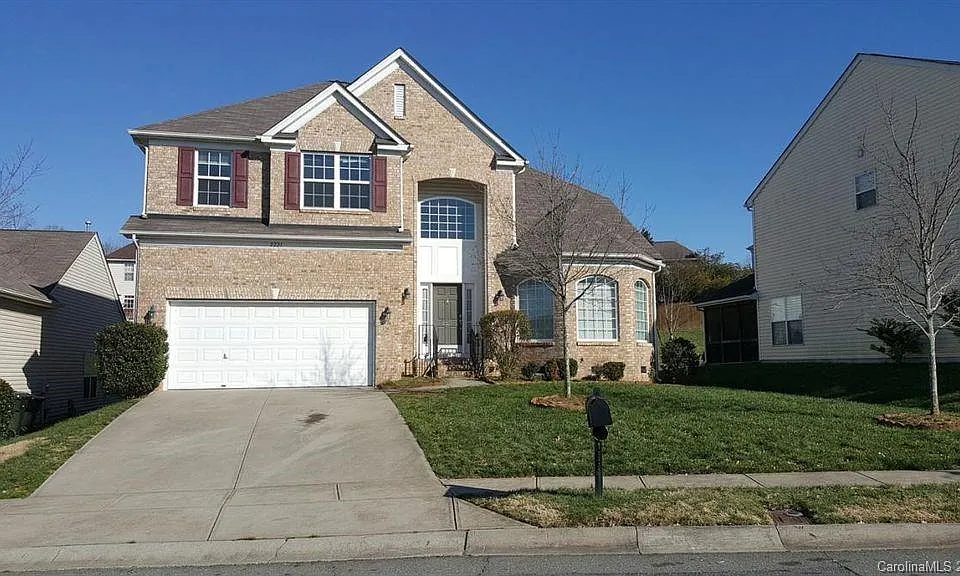 2221 Baggins Ln