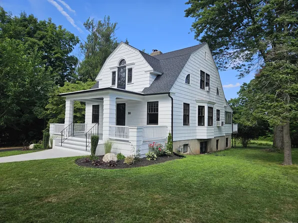 90 Mountain Road, West Hartford, CT 06107