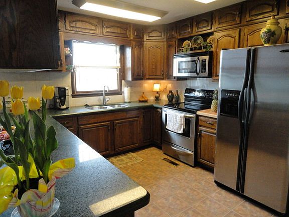 3rd image of 133 Dogwood Dr