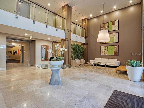 4th image of 400 4th Ave S APT 701