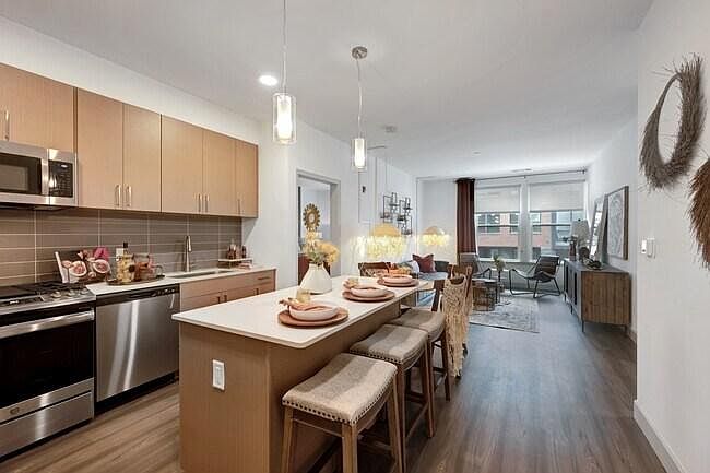 1st image of 250 Whitney Ave #1