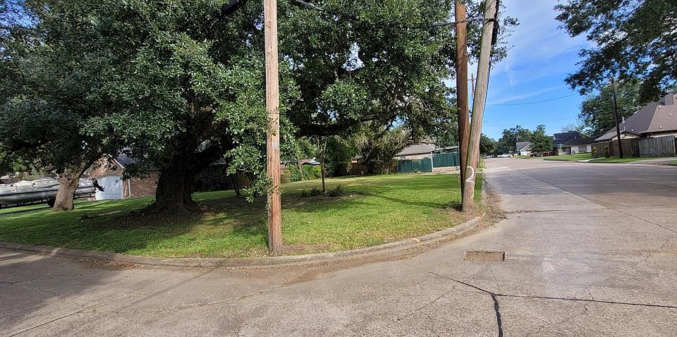 1st image of 929 McArthur Dr