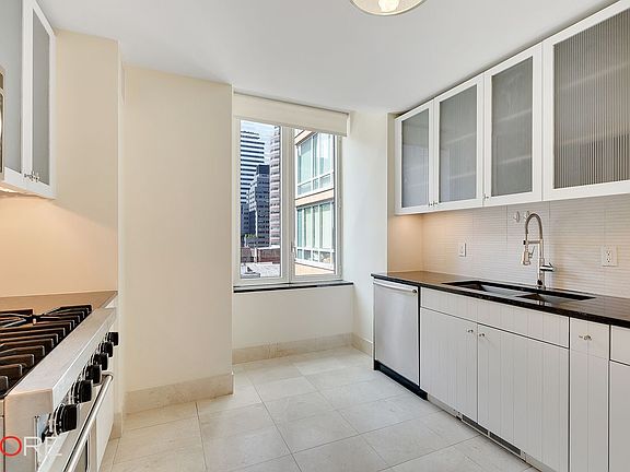 4th image of 250 E 53rd St APT 904