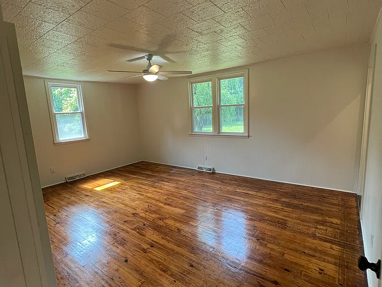 101 Eastwood Ave — Photo 22