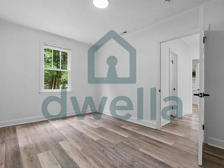 451 Loring Dr — Photo 19