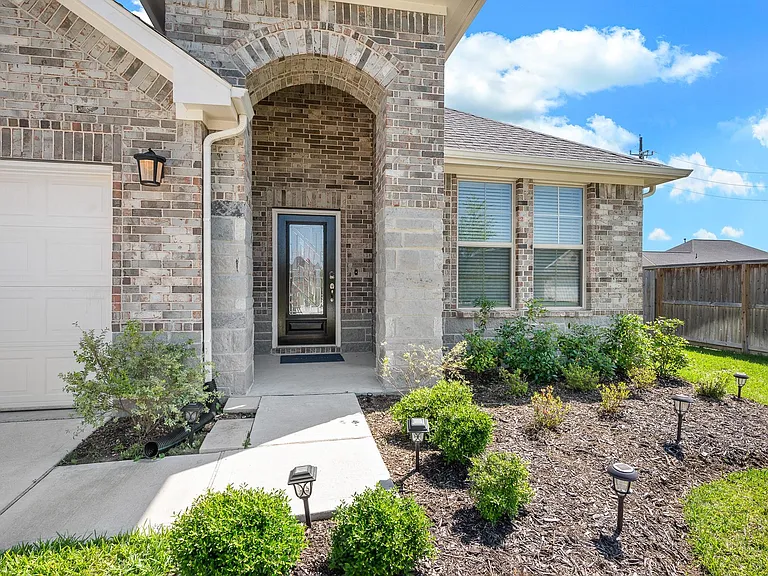 31243 Conover Dr — Photo 4